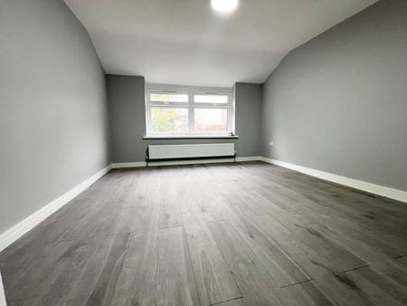 2 Bed Terraced House, Eastwood Road, IG3 - Photo 5