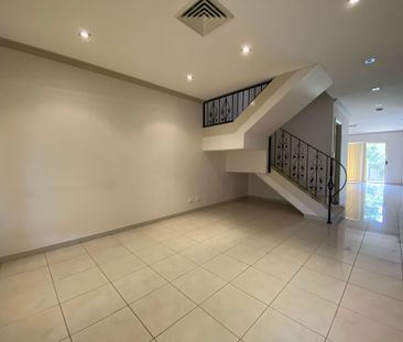 Spacious Duplex With Ducted Air Conditioning Throughout - Photo 2