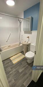 1 bedroom in a flat share to rent - Photo 4