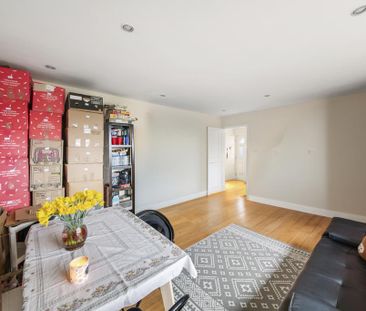 3 bedroom flat to rent - Photo 2