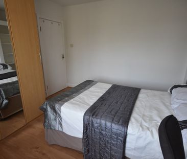 3 Bed Semi-Detached House, Burgess Road, SO16 - Photo 6