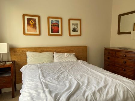 3 Bed Flat, Binstead House, SW18 - Photo 3