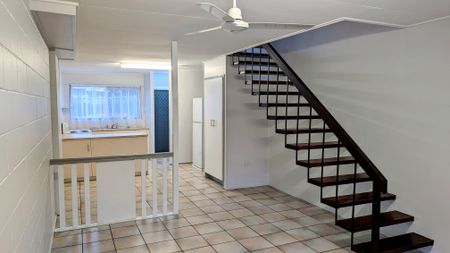 CLEAN & COMFORTABLE, SHORT WALK TO ALL YOUR EVERYDAY NEEDS - Photo 3