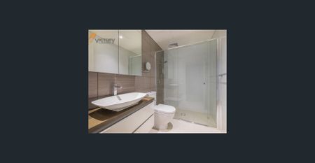 Luxurious Top-Floor 3 Bedroom Penthouse with Panoramic Views - Photo 3