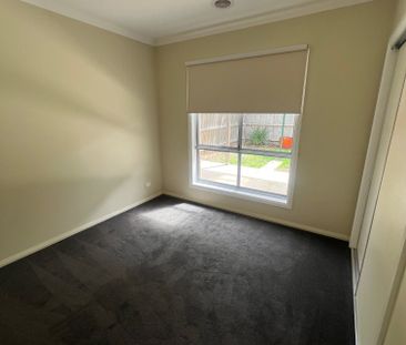 Spacious 3 Bedroom Home with Full Club Armstrong Access - Photo 5