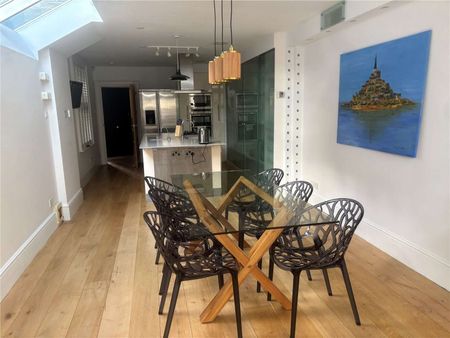 Short Let All Bills Included: A period property offering a stunning contemporary interior with garden studio and off-street parking. - Photo 5