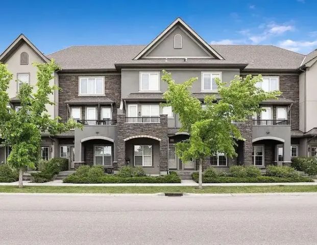 Executive Townhouse for Rent in Quarry Park – Modern Living with Convenience | Calgary - Photo 1