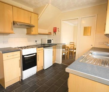 3 bedroom end of terrace house to rent - Photo 5