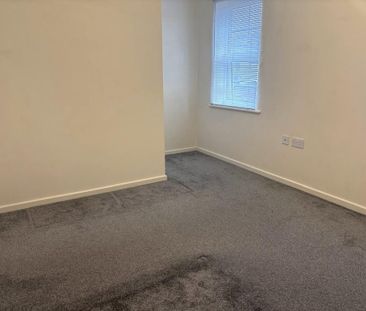 3 bedroom end of terrace house to rent - Photo 2