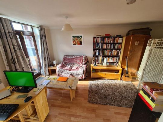 Studio to rent - Photo 1