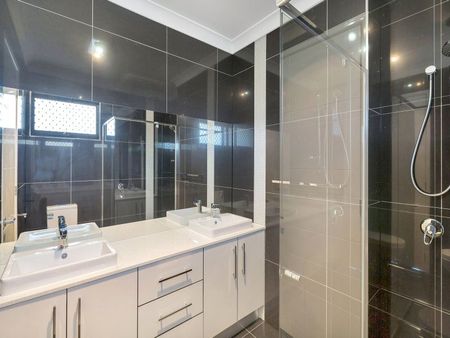 29 Rawlins Crescent, North Lakes QLD 4509 - House For Rent - $590 | Domain - Photo 4