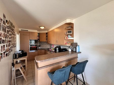 Beautiful apartment on the 3rd floor just a stone's throw from the lake! - Photo 2