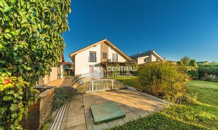 6- izbový rodinný dom 260 m2, s bazénom a záhradou v Stupave - Photo 4