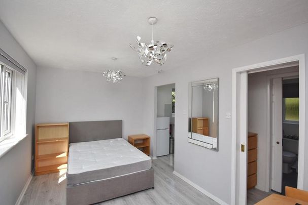 Studio to rent - Photo 1