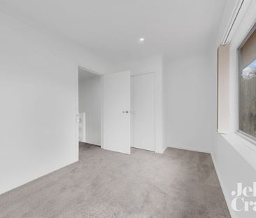 Effortless Lifestyle, Exceptional Location - Photo 6