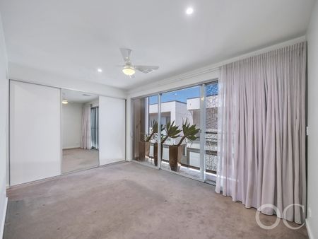 Open the Door to Inner-West Convenience - Photo 2