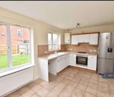 3 bedroom semi-detached house to rent - Photo 2