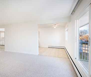 Crystal Court - Photo 6