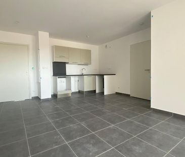 Location Appartement 2 pièces 39m² ARLES 13200 - Photo 4