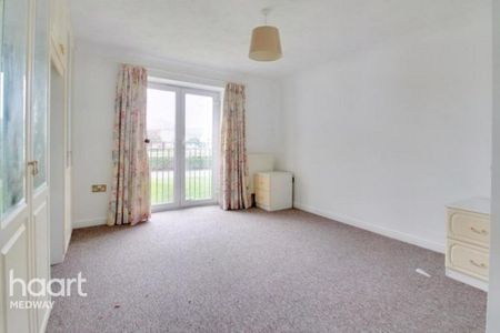 3 bedroom apartment to rent - Photo 2