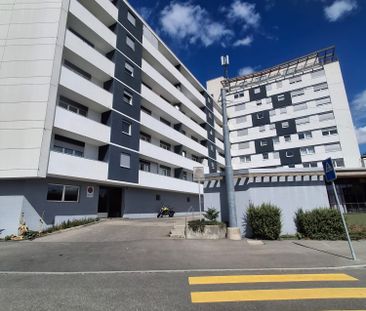 Appartement 2.5 pièces lumineux avec balcon à La Chaux-de-Fonds - Foto 2