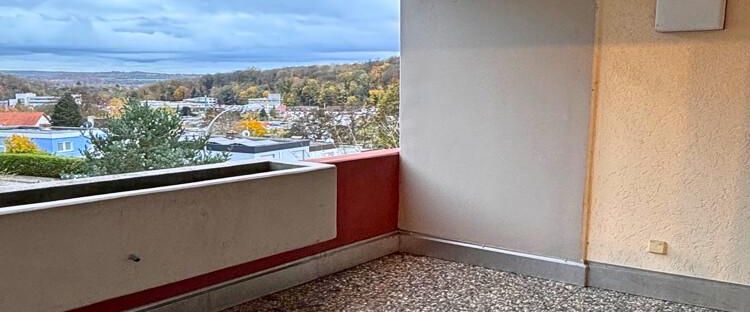 Gepflegte 2-ZKB-Wohnung mit Balkon & Außenstellplatz - Foto 1