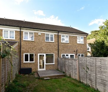 Well presented 3 bedroom mid-terrace house situated just to the sou... - Photo 6