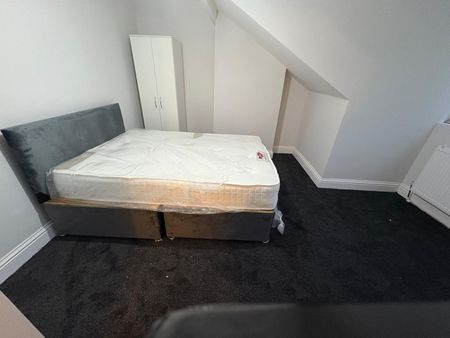 4 Bed Terraced House, Harehills Place, LS8 - Photo 5