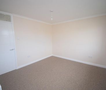 2 bedroom end of terrace house to rent - Photo 5