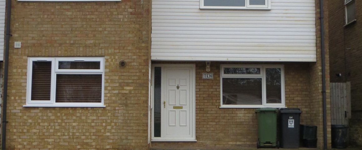 Caernarvon Close - Photo 1