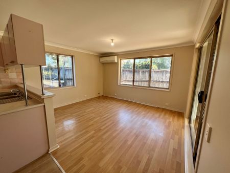 Cosy Three Bedroom Home with Generous Backyard - Photo 4