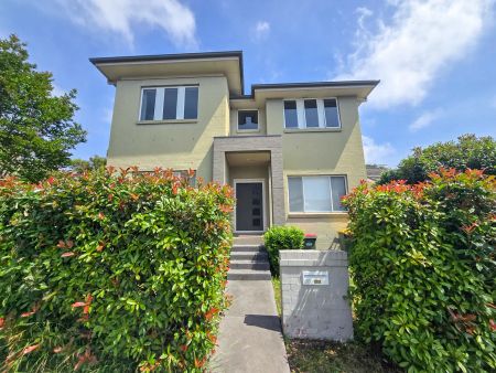 “Stylish & Spacious Family Home in a Prime Campbelltown Location!” - Photo 4