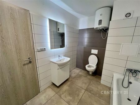 Pronájem bytu 3+1 s balkonem a parkovacím stáním - Photo 4