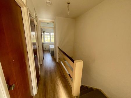 3 bedroom end of terrace house to rent - Photo 4