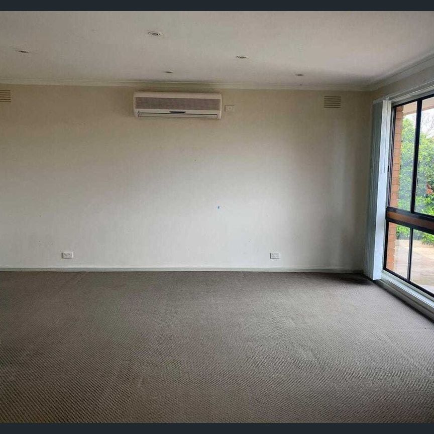 3 Bedroom house in the good location of Hoppers Crossing that is not to be missed !!! - Photo 1