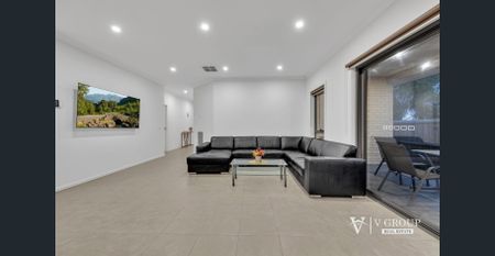 Prime Location Family Home with Solar System. - Photo 5