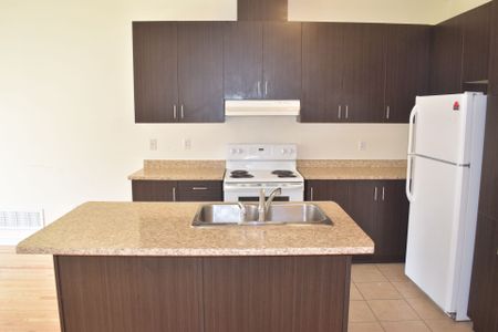 For Lease - 20 Munch Place, Milton, Ontario - Photo 3