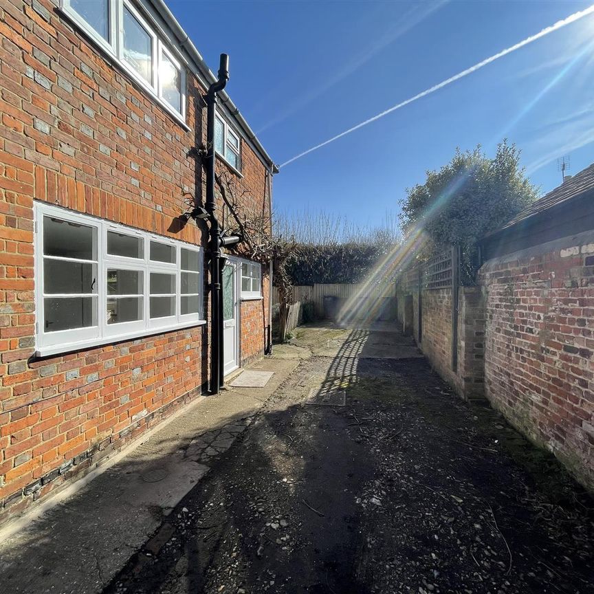 Chapel Cottages, Canterbury - Photo 1