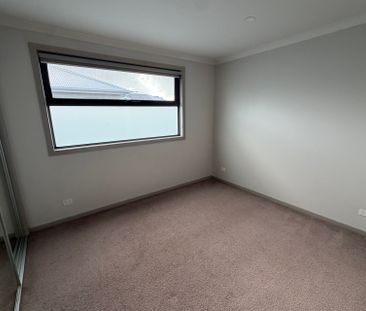 GREAT LOCATION! GREAT TOWNHOUSE! - Photo 2