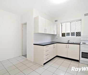 Classic 1 Bedroom Unit! - Photo 3