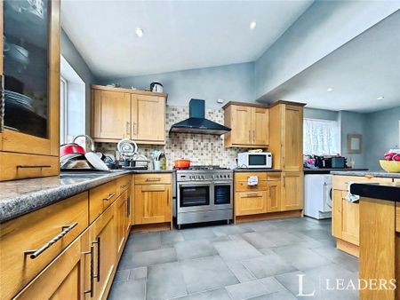 1 bedroom in a house share to rent - Photo 4
