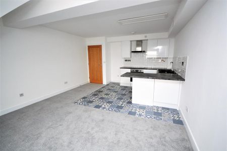 2 bedroom flat to rent - Photo 2
