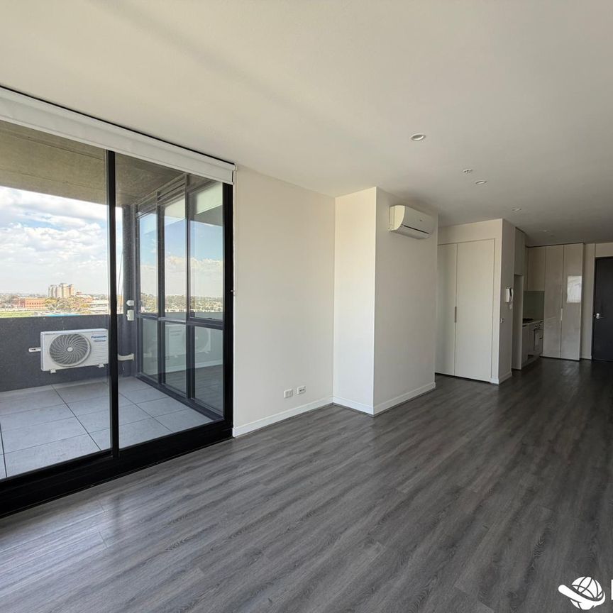 CONVENIENT LIVING IN THE HEART OF SUNSHINE - Photo 1