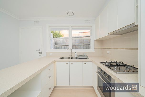 Stylishly Renovated Two-Bedroom Villa in Prime Camberwell Location - Photo 1