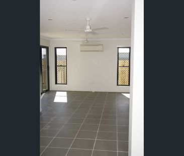 9/2 Makybe Diva Dr, Ooralea, Qld 4740 - Photo 2