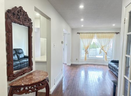 For Lease - 152 Observatory Lane, Richmond Hill, Ontario - Photo 2