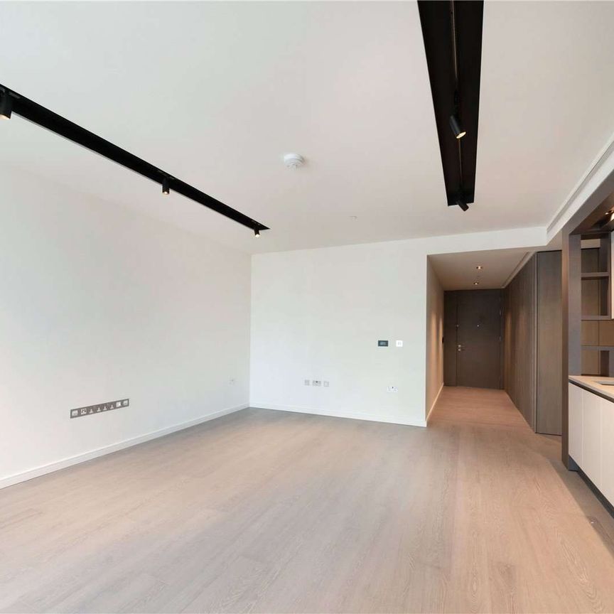 Beautifully presented 1 double bedroom apartment in the ever popular One Park Drive development. - Photo 1