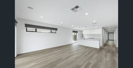 EXQUISITE FAMILY HOME IN PRIME LOCATION - Photo 5