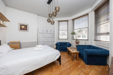 2 Bed Flat, St Aubyns, BN3 - Photo 4