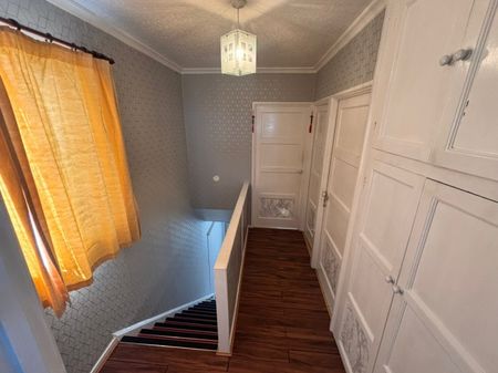 4 bed Semi-Detached - To Let - Photo 5